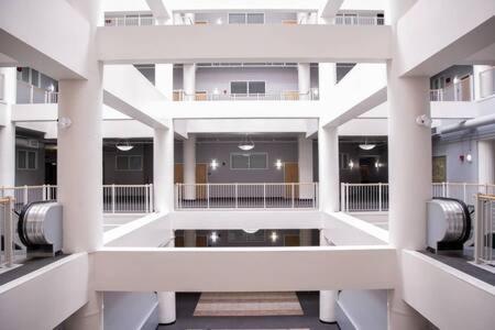 Cozysuites - 2Br With Direct Skybridge Access #5 Індіанаполіс Екстер'єр фото