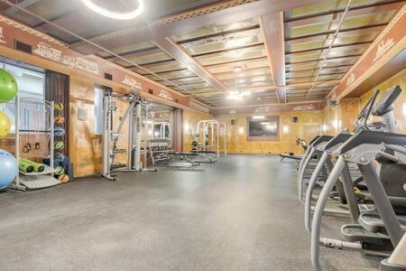 Cozysuites - 2Br With Direct Skybridge Access #5 Індіанаполіс Екстер'єр фото