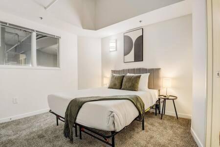 Cozysuites - 2Br With Direct Skybridge Access #5 Індіанаполіс Екстер'єр фото